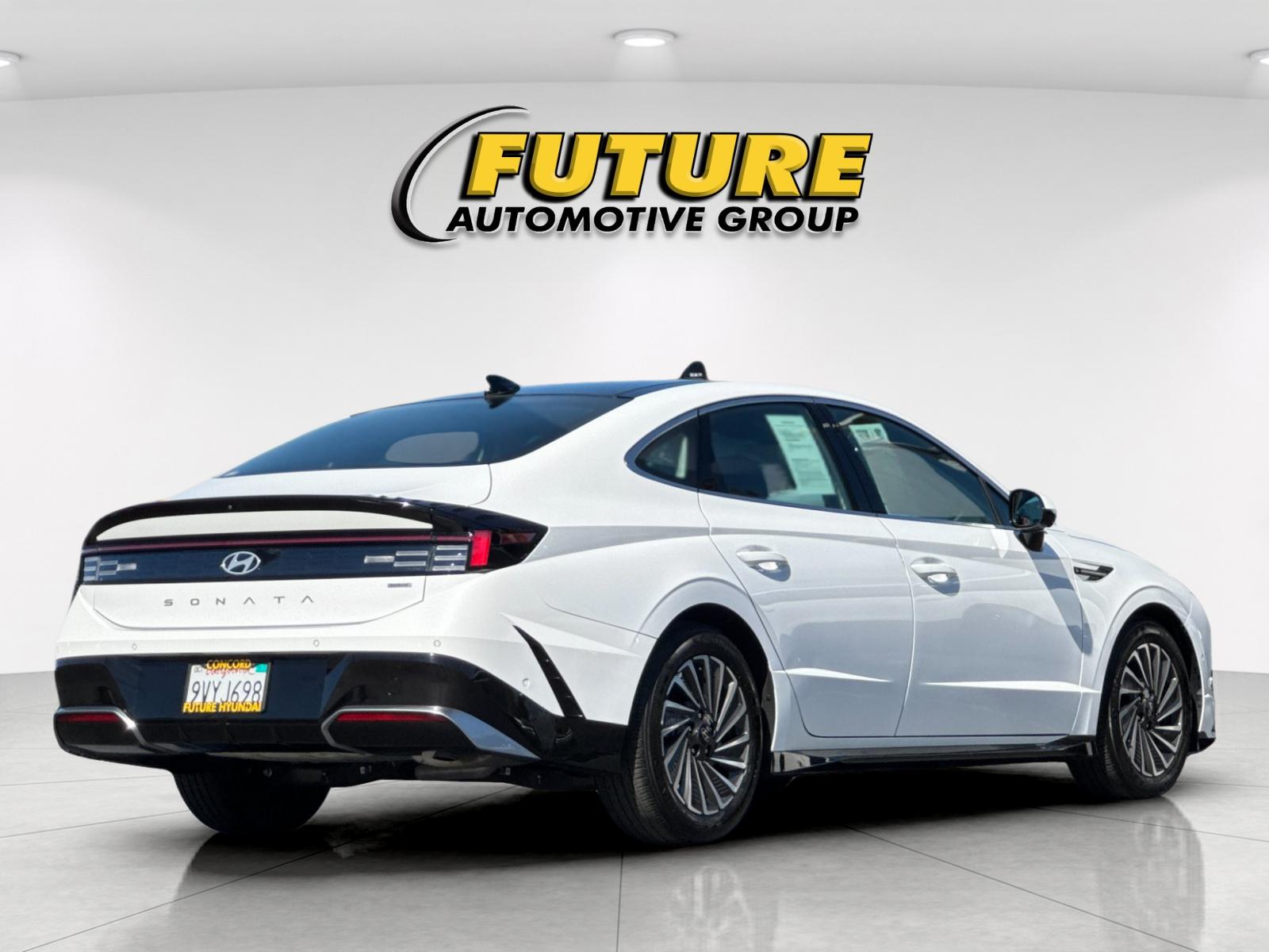 Used 2025 White Hyundai Limited image 3