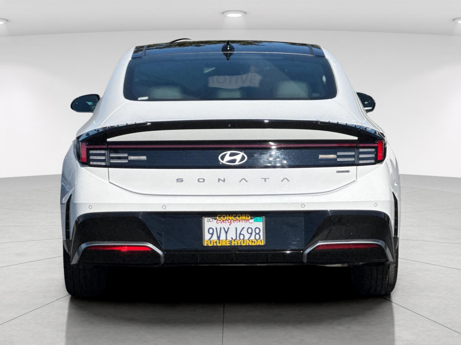 Used 2025 White Hyundai Limited image 4