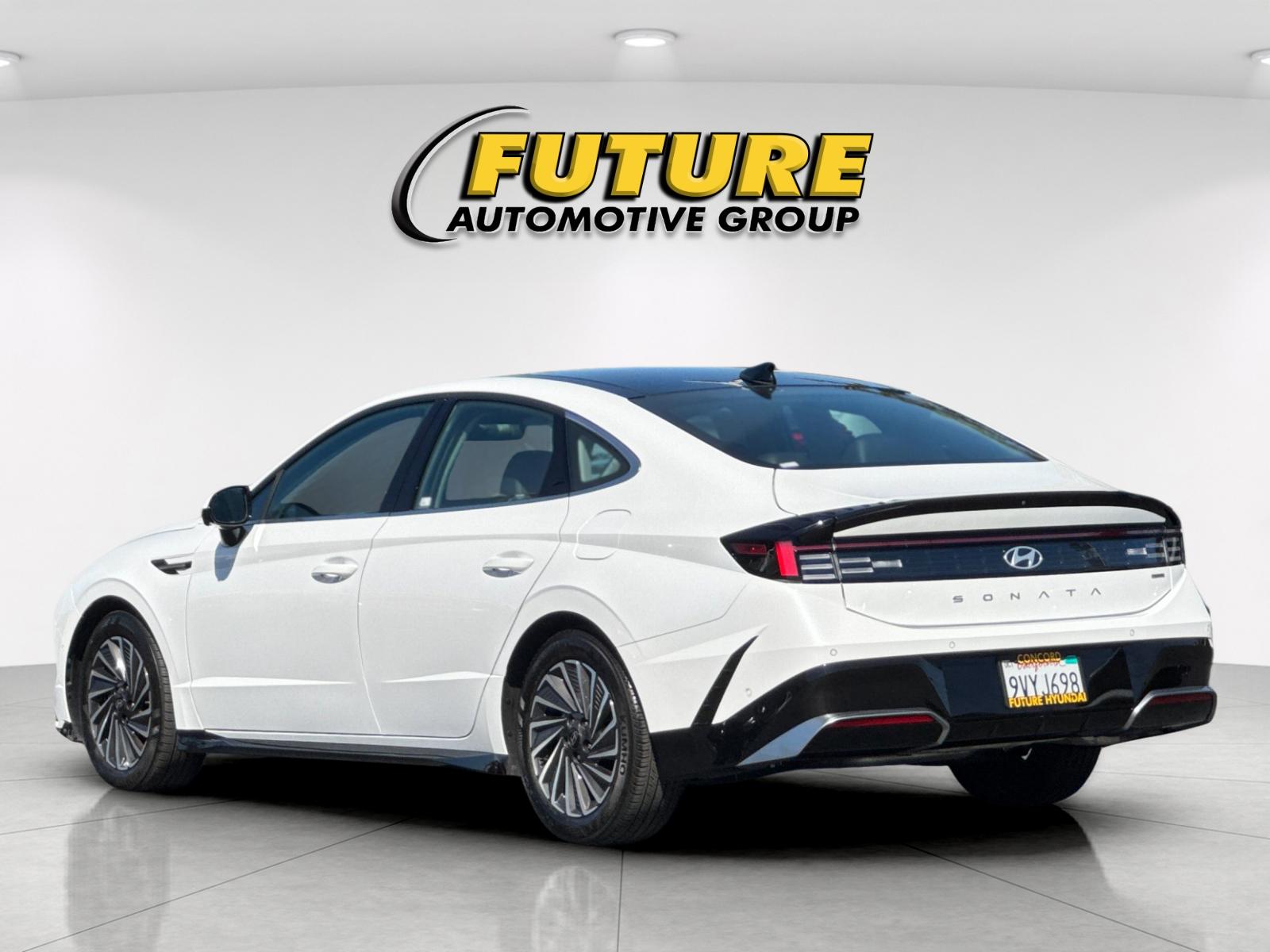 Used 2025 White Hyundai Limited image 5