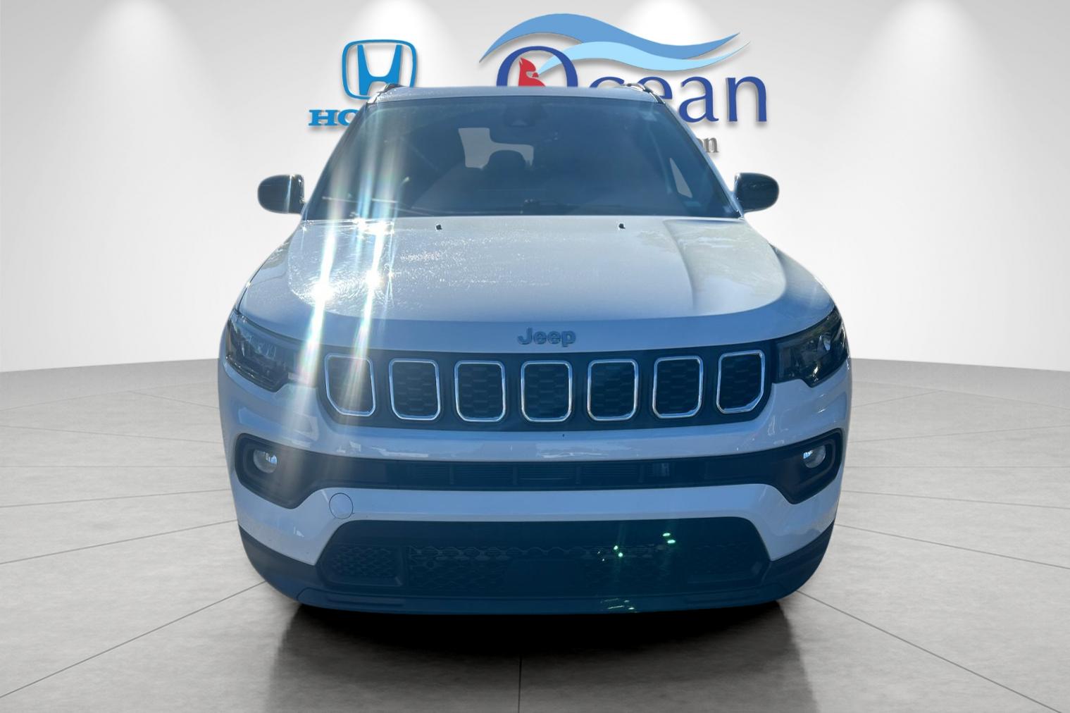 Used 2024 Bright White Clearcoat Jeep Latitude image 8