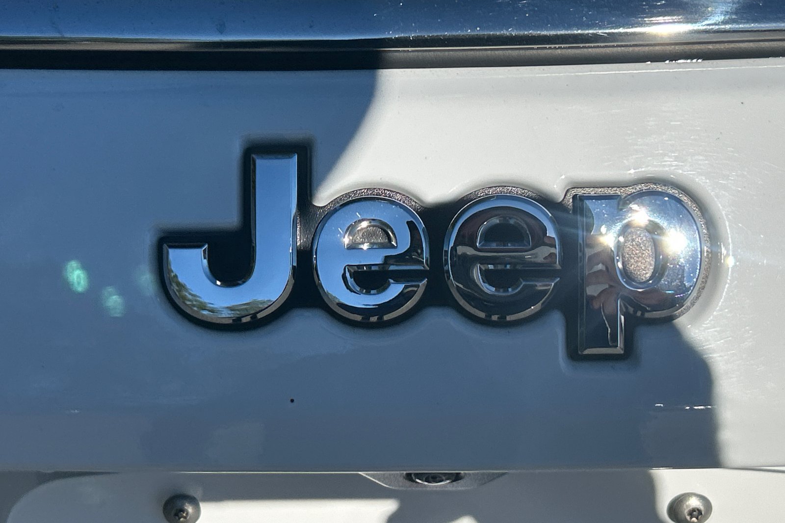Used 2024 Bright White Clearcoat Jeep Latitude image 26
