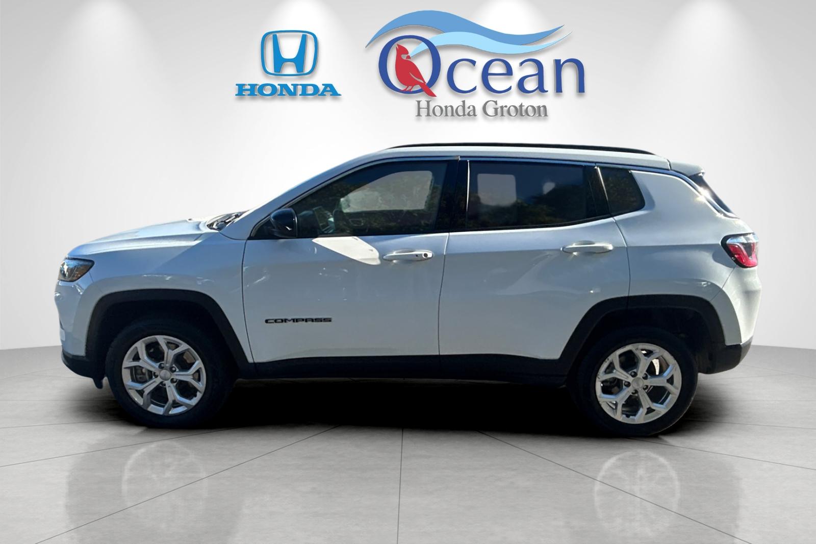 Used 2024 Bright White Clearcoat Jeep Latitude image 6