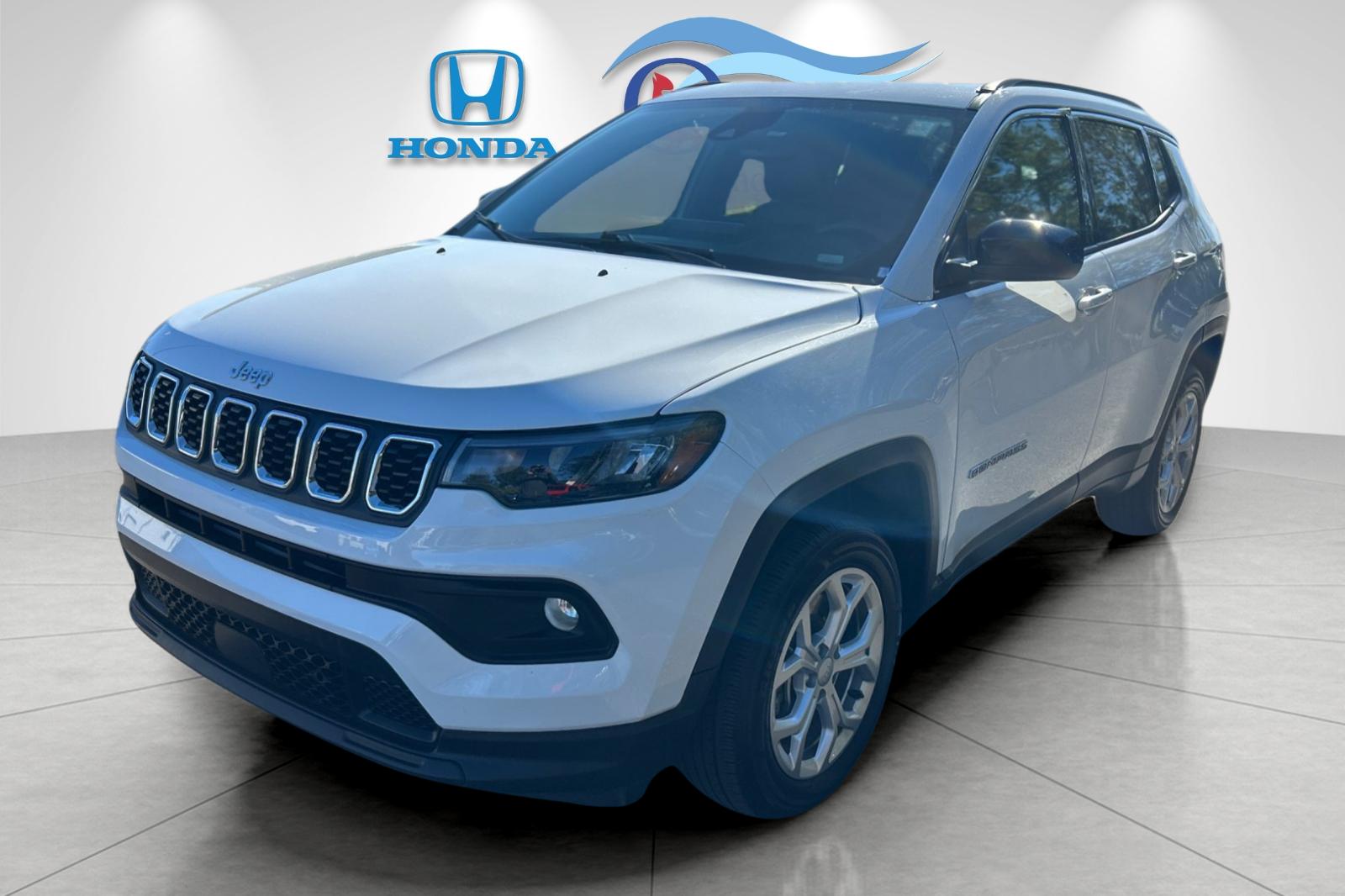 Used 2024 Bright White Clearcoat Jeep Latitude image 7