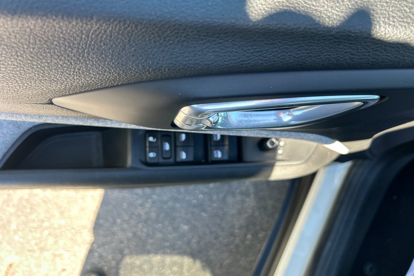 Used 2024 Bright White Clearcoat Jeep Latitude image 11