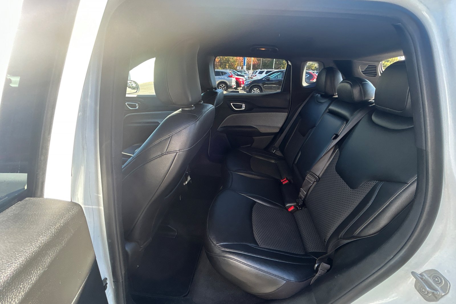 Used 2024 Bright White Clearcoat Jeep Latitude image 12