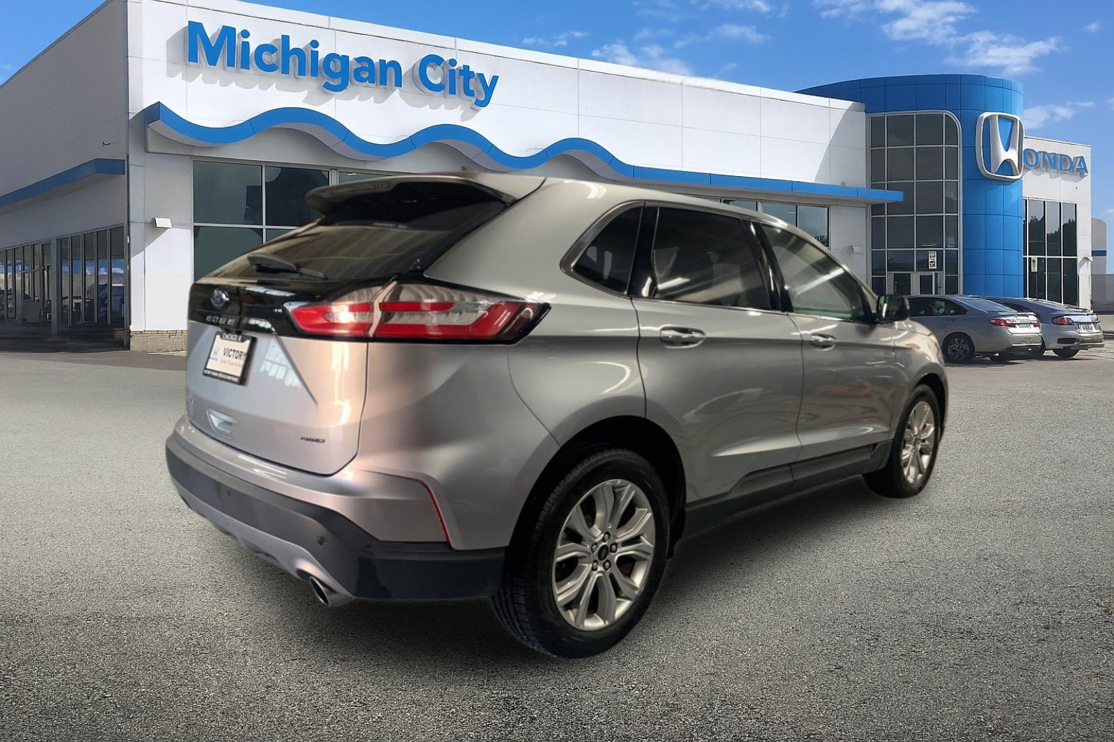 Used 2024 Silver Ford Titanium image 3