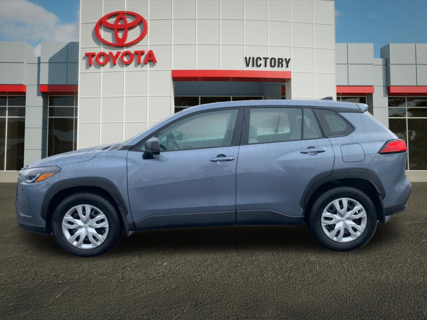 Used 2023  Toyota L image 6