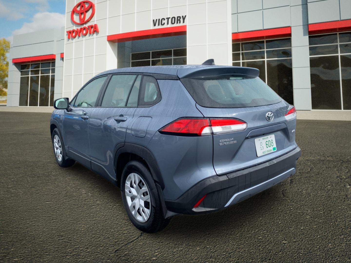 Used 2023  Toyota L image 5