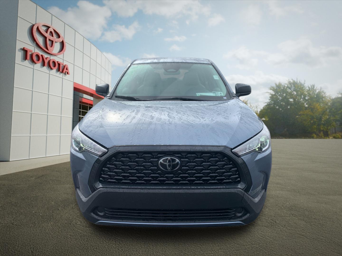 Used 2023  Toyota L image 8