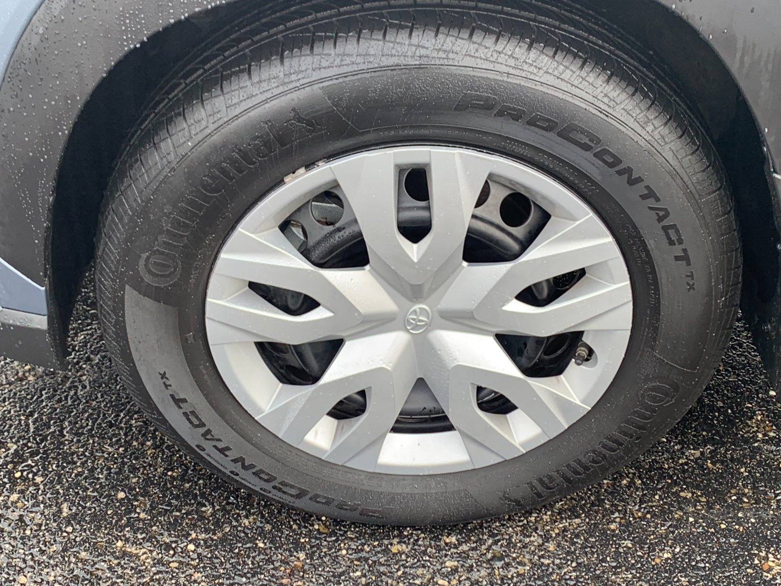 Used 2023  Toyota L image 32