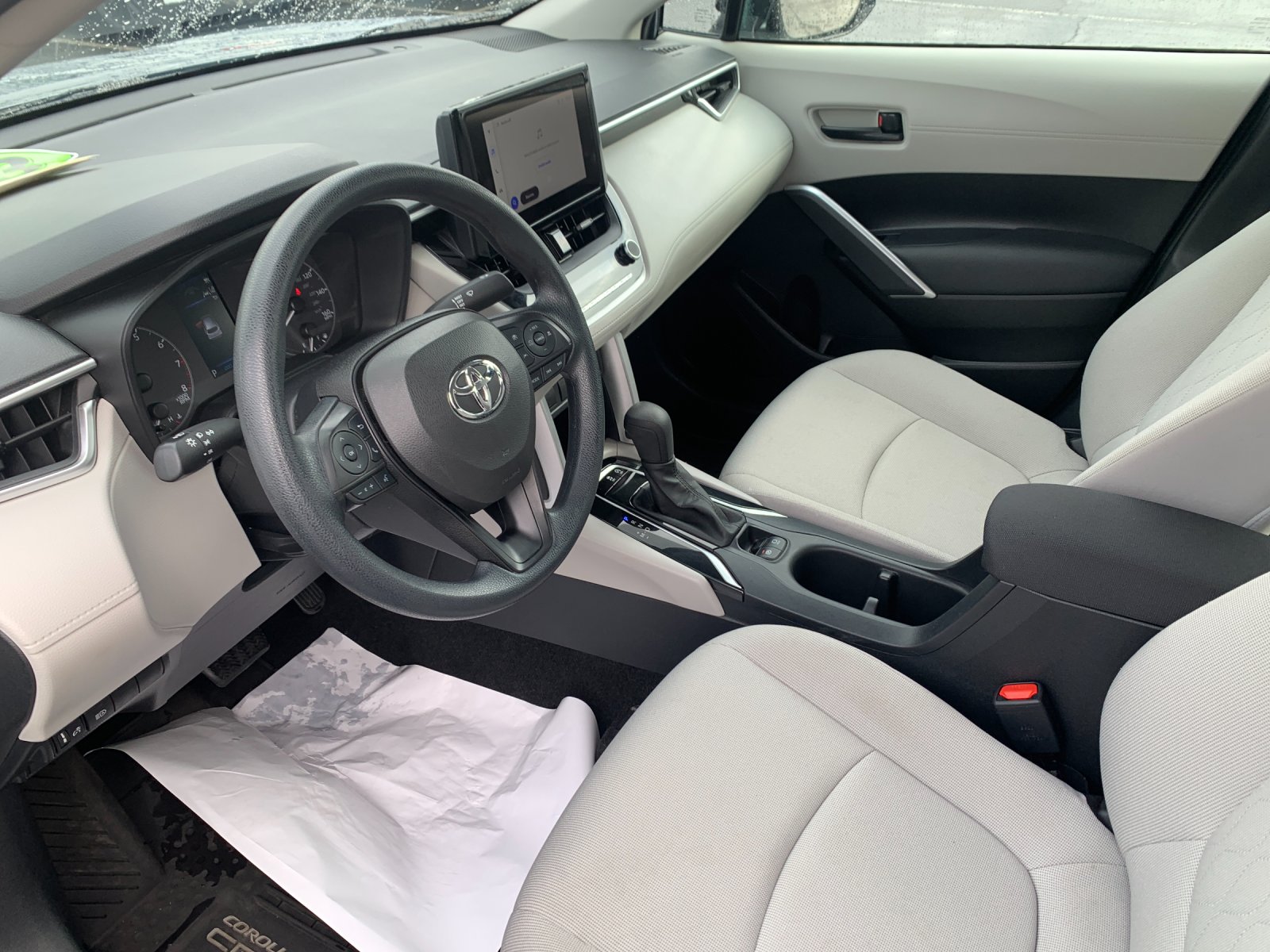 Used 2023  Toyota L image 11