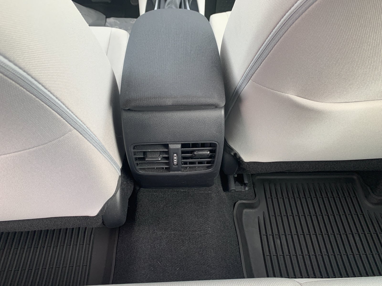 Used 2023  Toyota L image 15