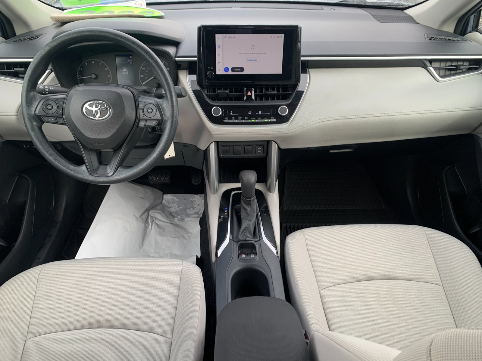 Used 2023  Toyota L image 16