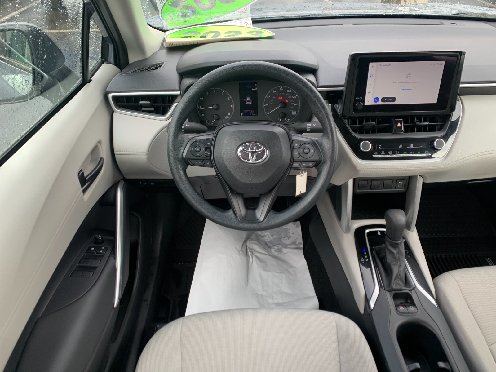 Used 2023  Toyota L image 17