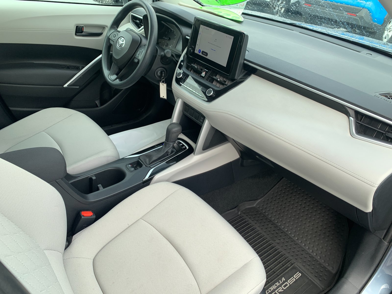 Used 2023  Toyota L image 18
