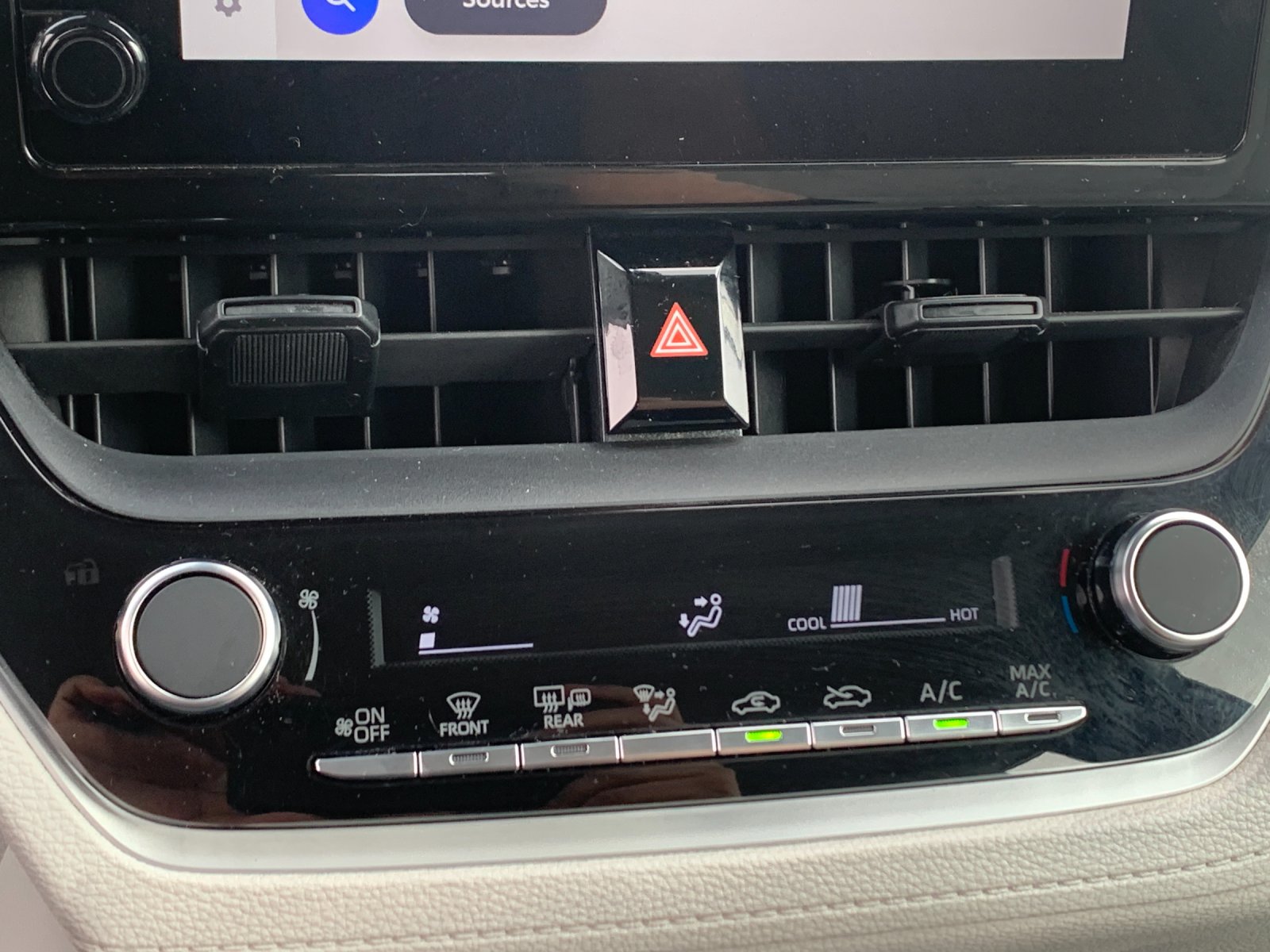 Used 2023  Toyota L image 23