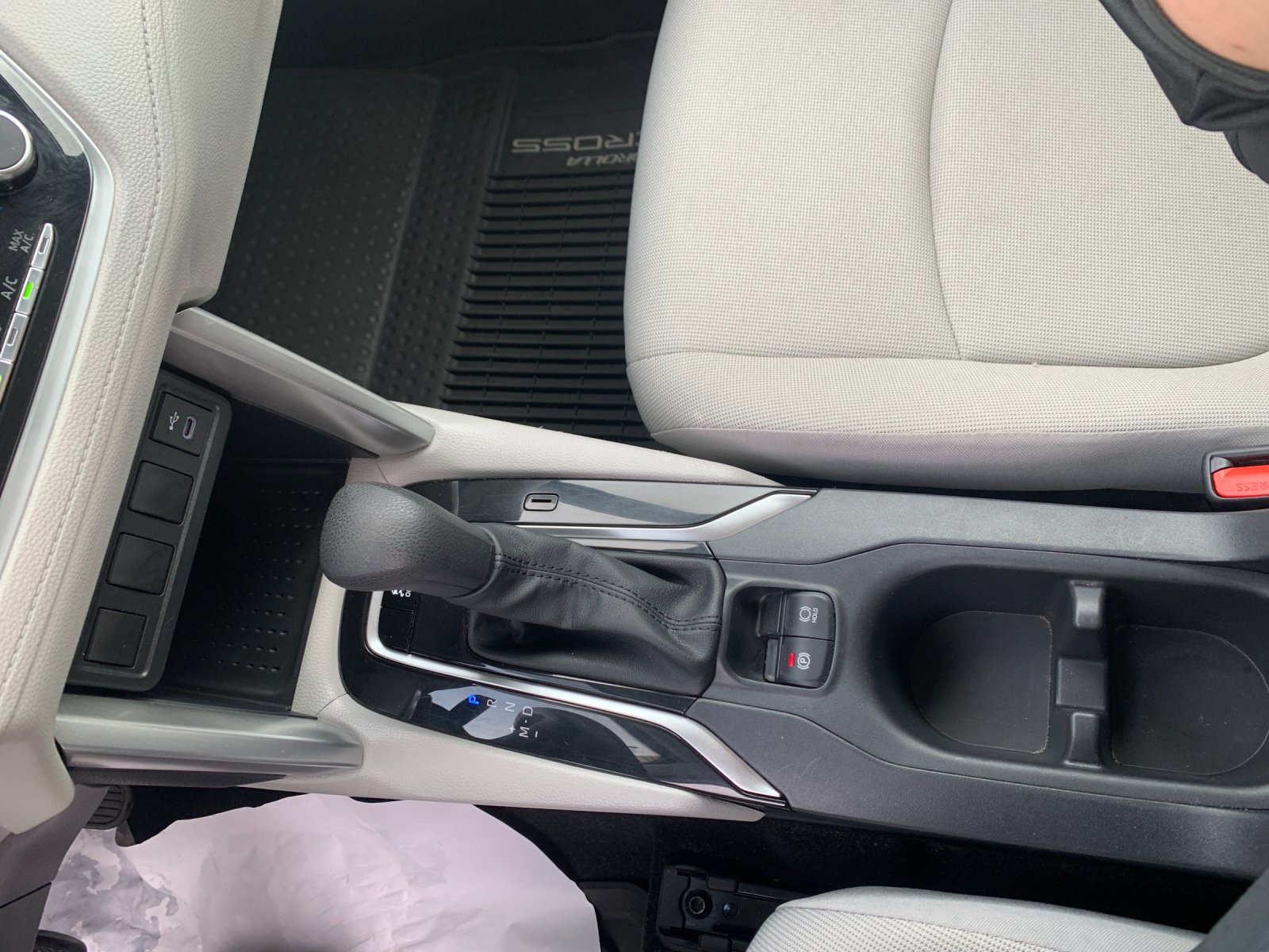 Used 2023  Toyota L image 24