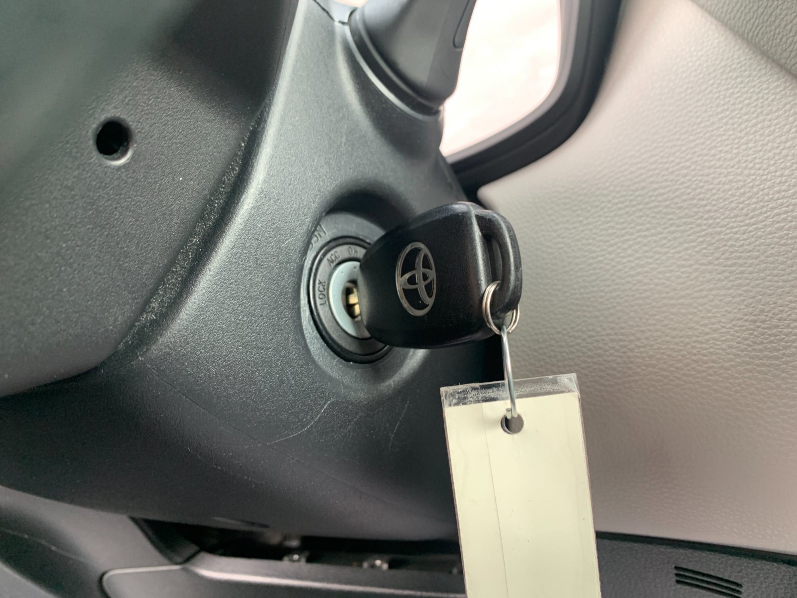 Used 2023  Toyota L image 25