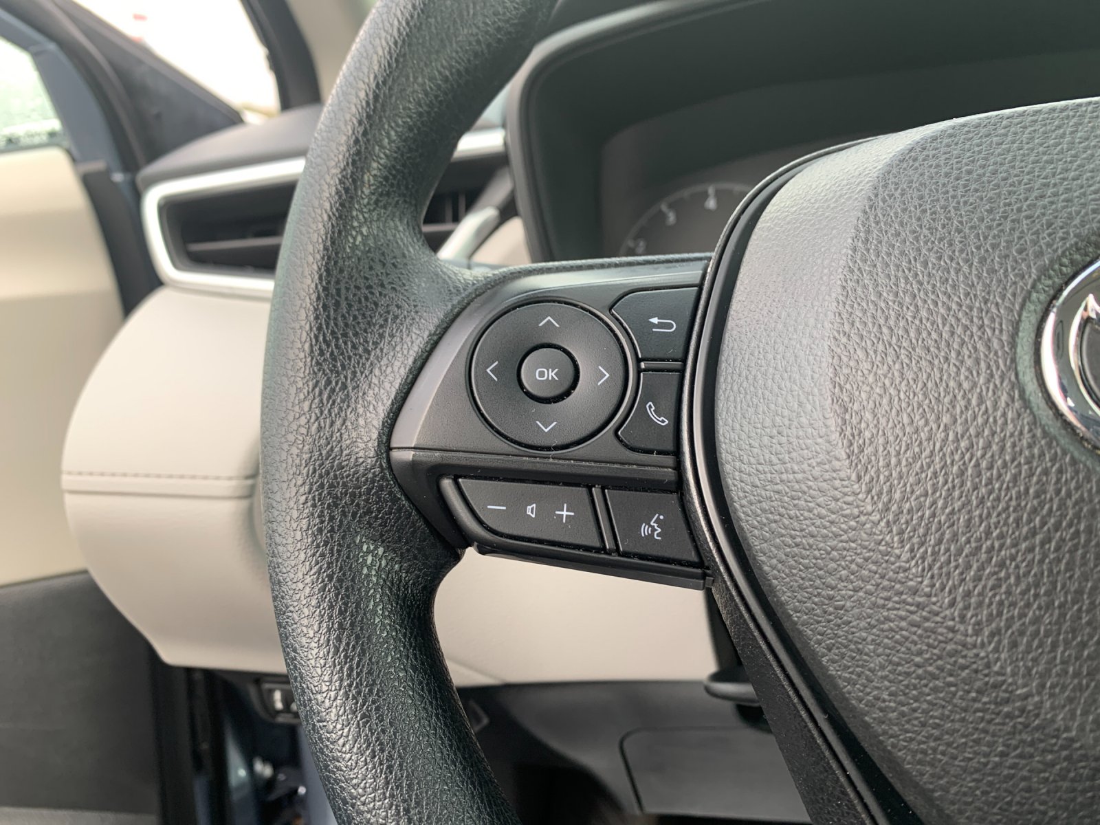 Used 2023  Toyota L image 27
