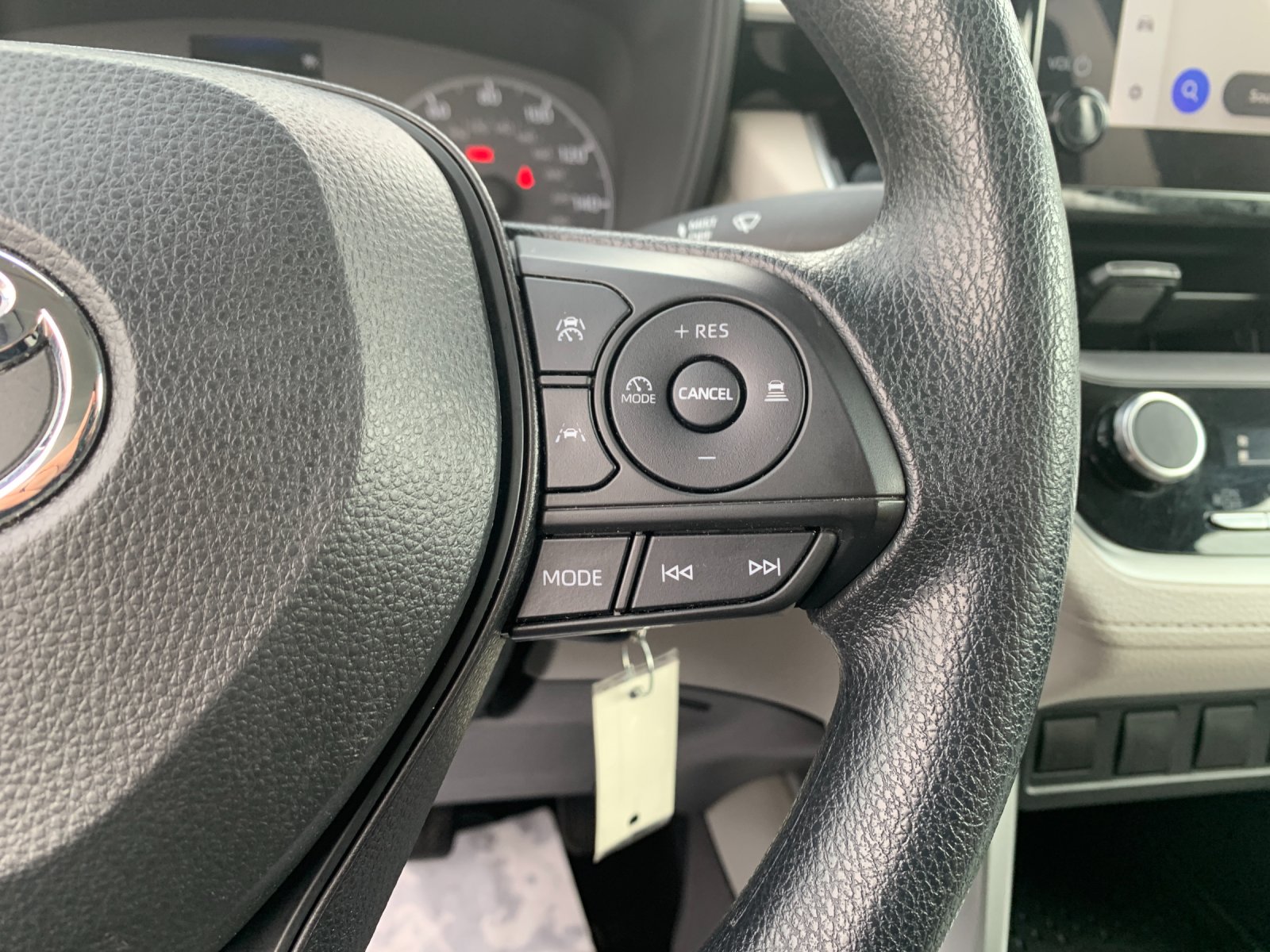 Used 2023  Toyota L image 28