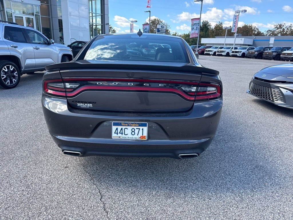 Used 2018 Gray Dodge SXT image 5