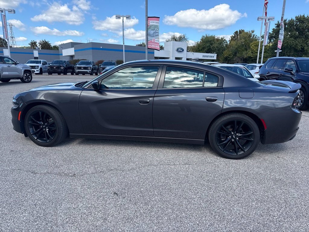 Used 2018 Gray Dodge SXT image 7