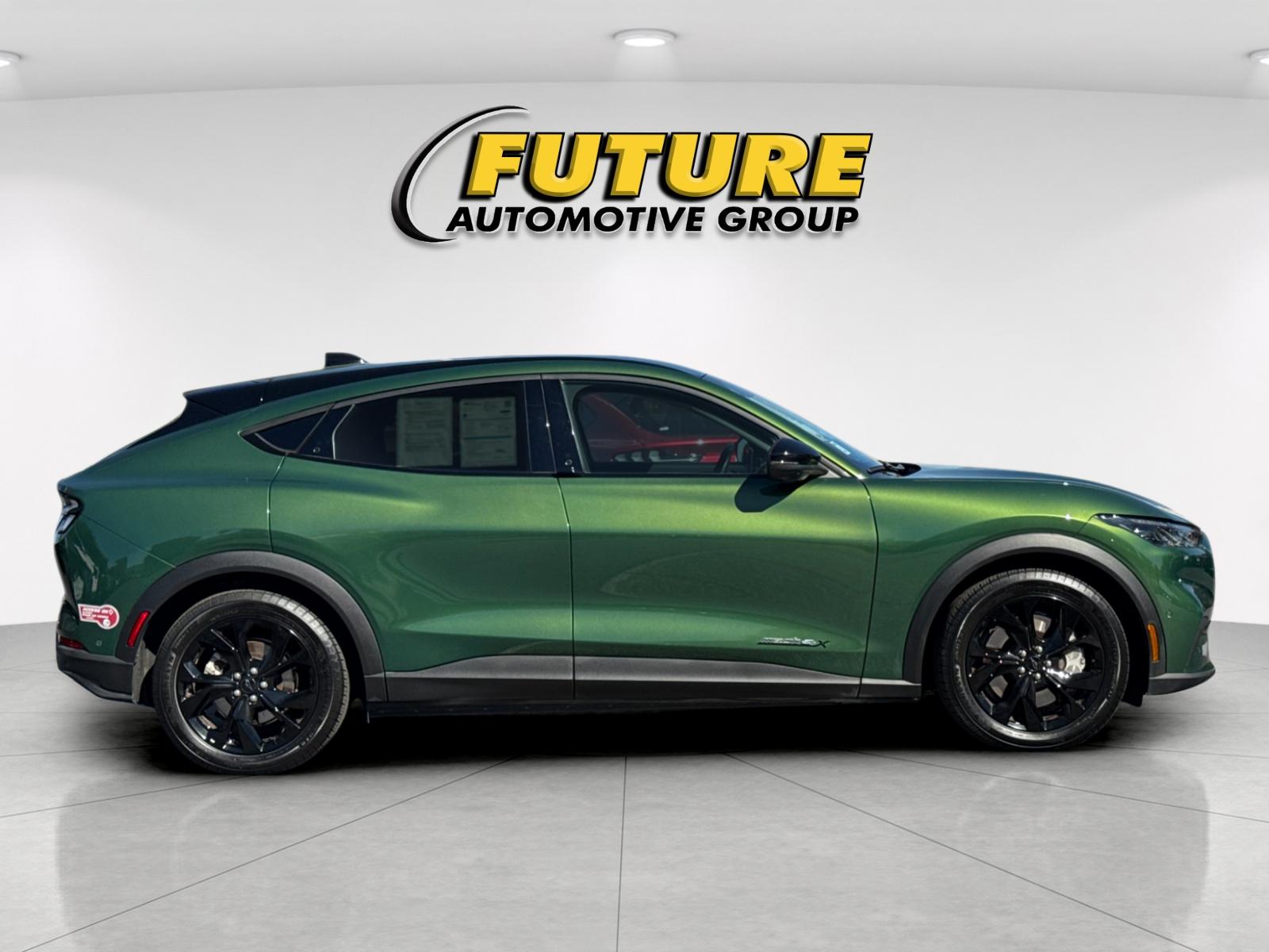 Used 2024 Green Ford Select image 2
