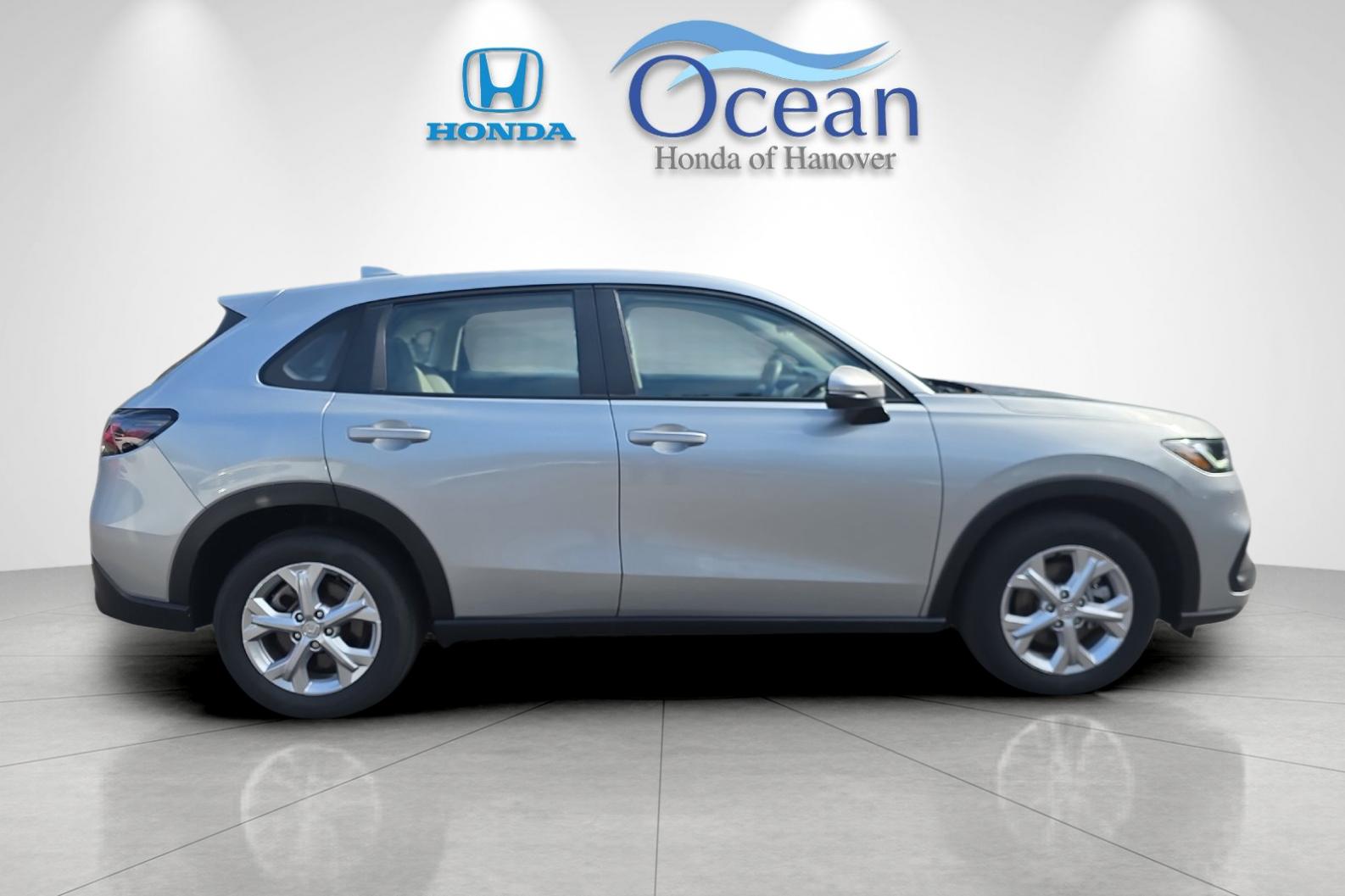 Used 2024 Lunar Silver Metallic Honda LX image 2