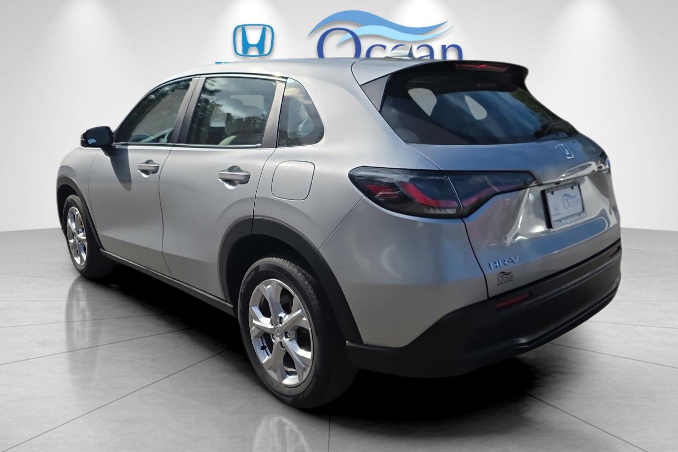 Used 2024 Lunar Silver Metallic Honda LX image 5