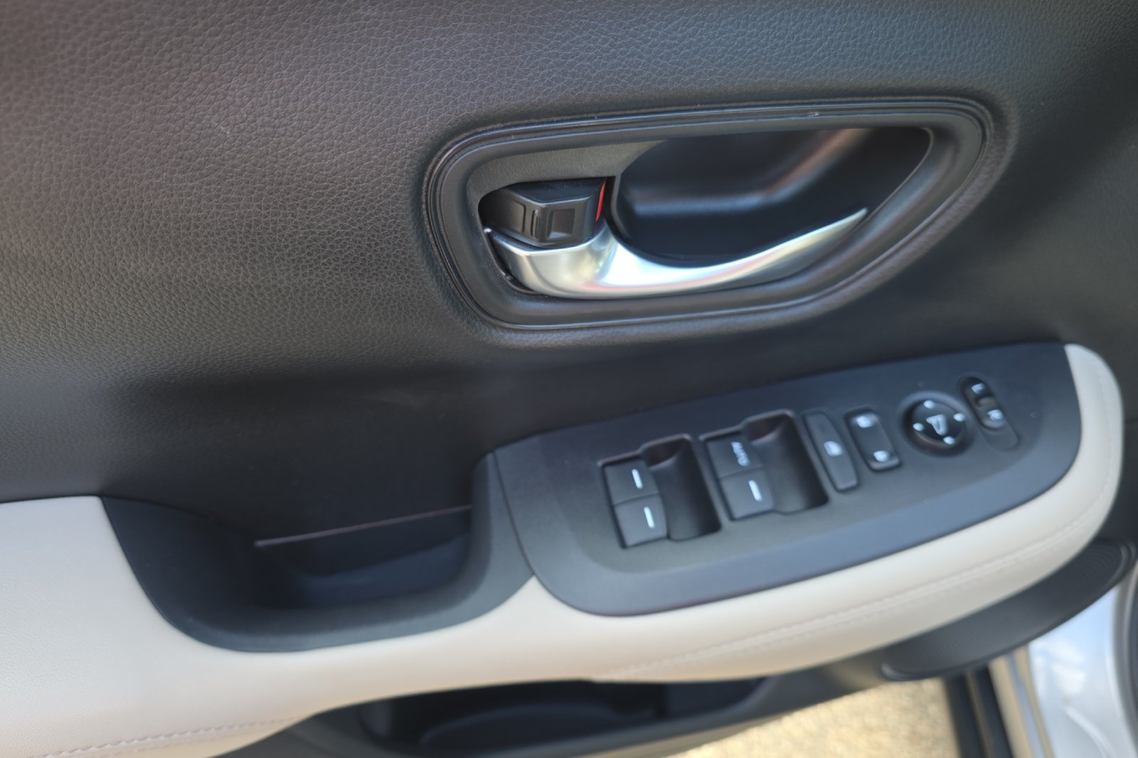 Used 2024 Lunar Silver Metallic Honda LX image 12