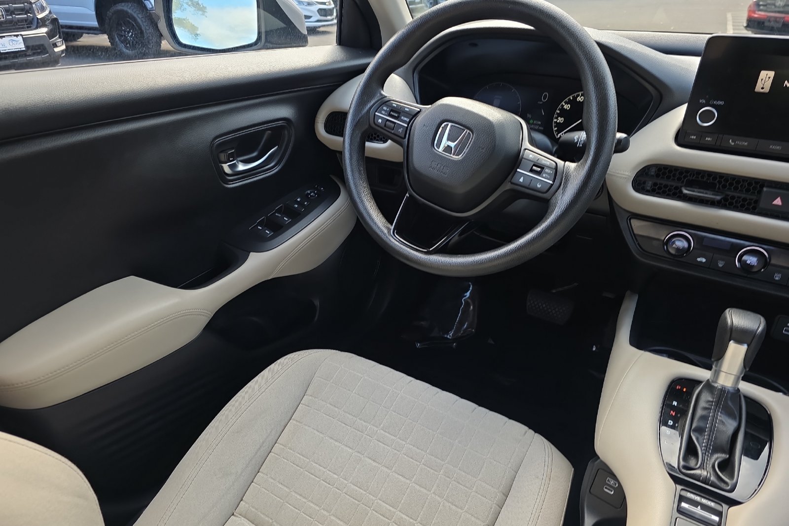 Used 2024 Lunar Silver Metallic Honda LX image 15