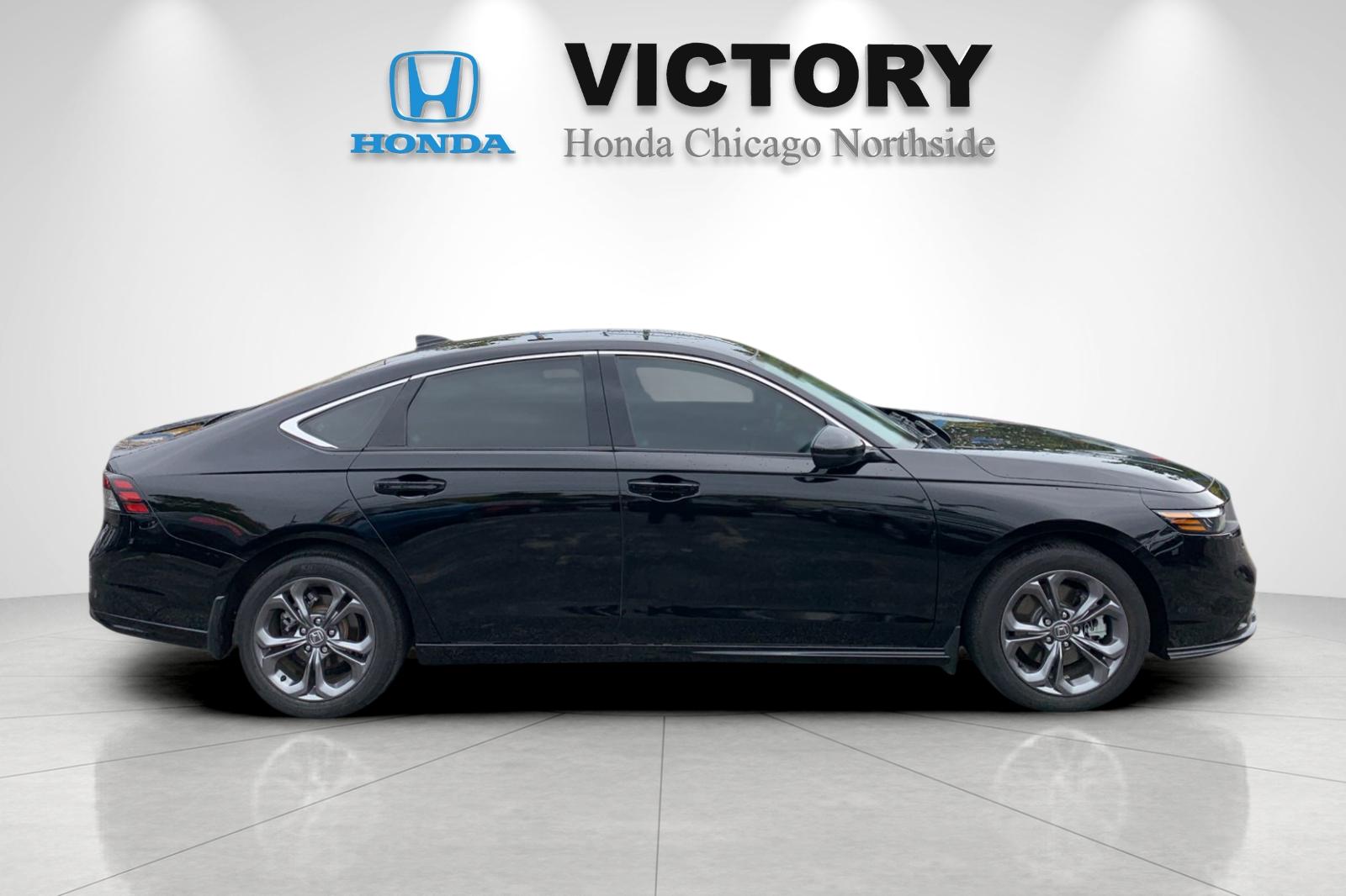 Certified Used 2024  Honda EX-L image 2