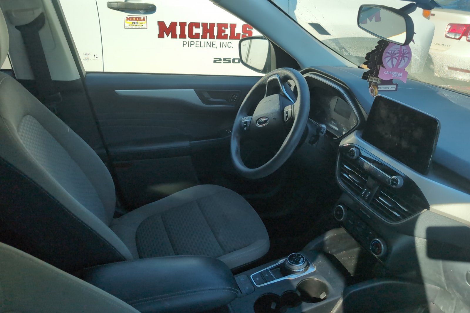 Used 2022 Black Ford SE image 5