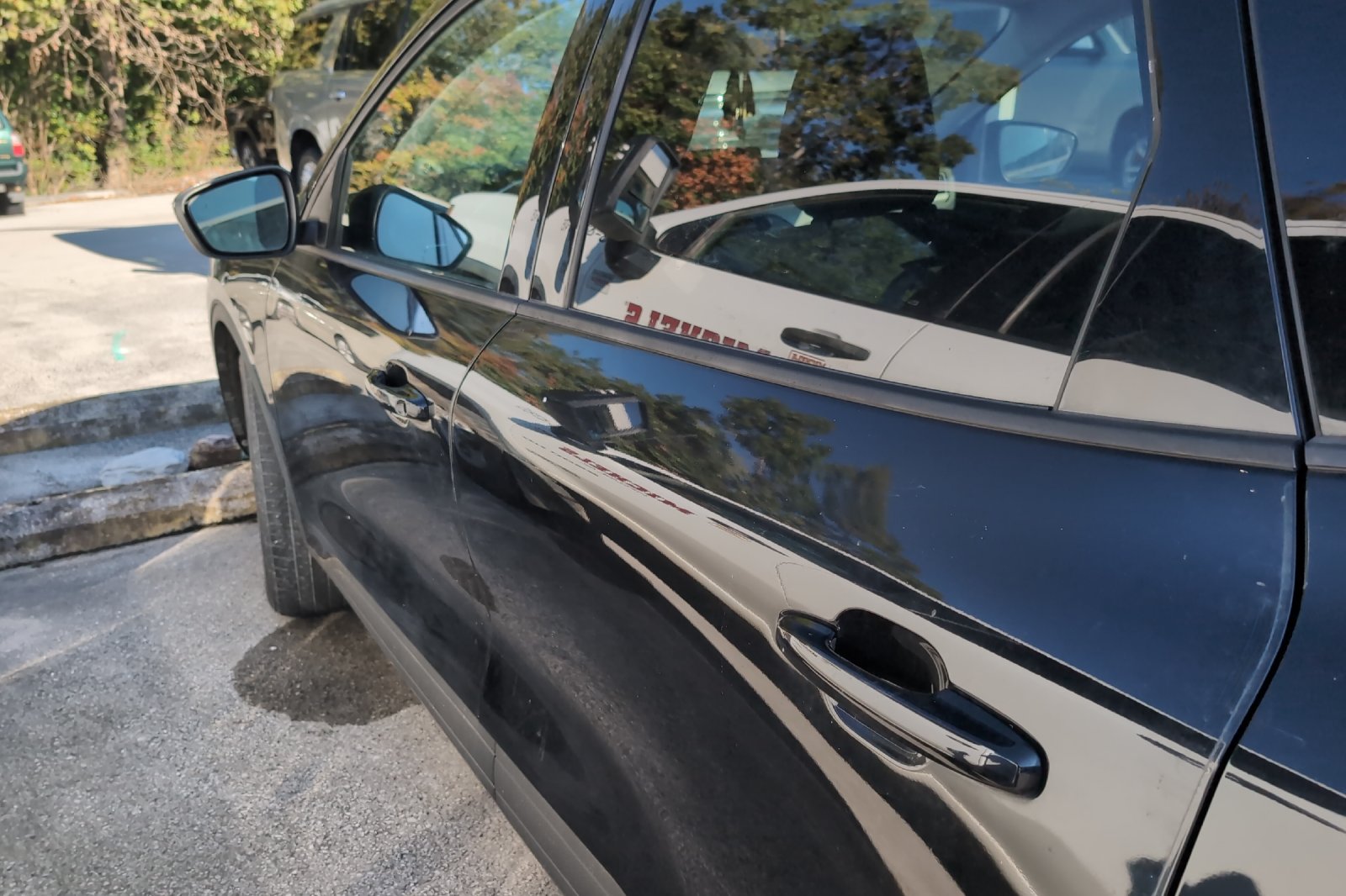 Used 2022 Black Ford SE image 11