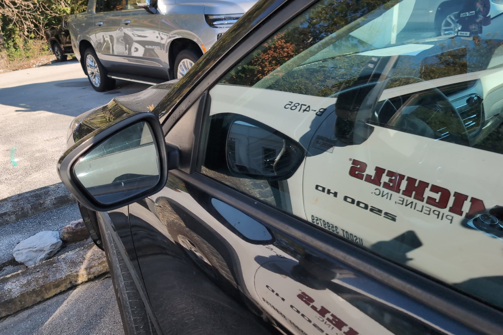 Used 2022 Black Ford SE image 12
