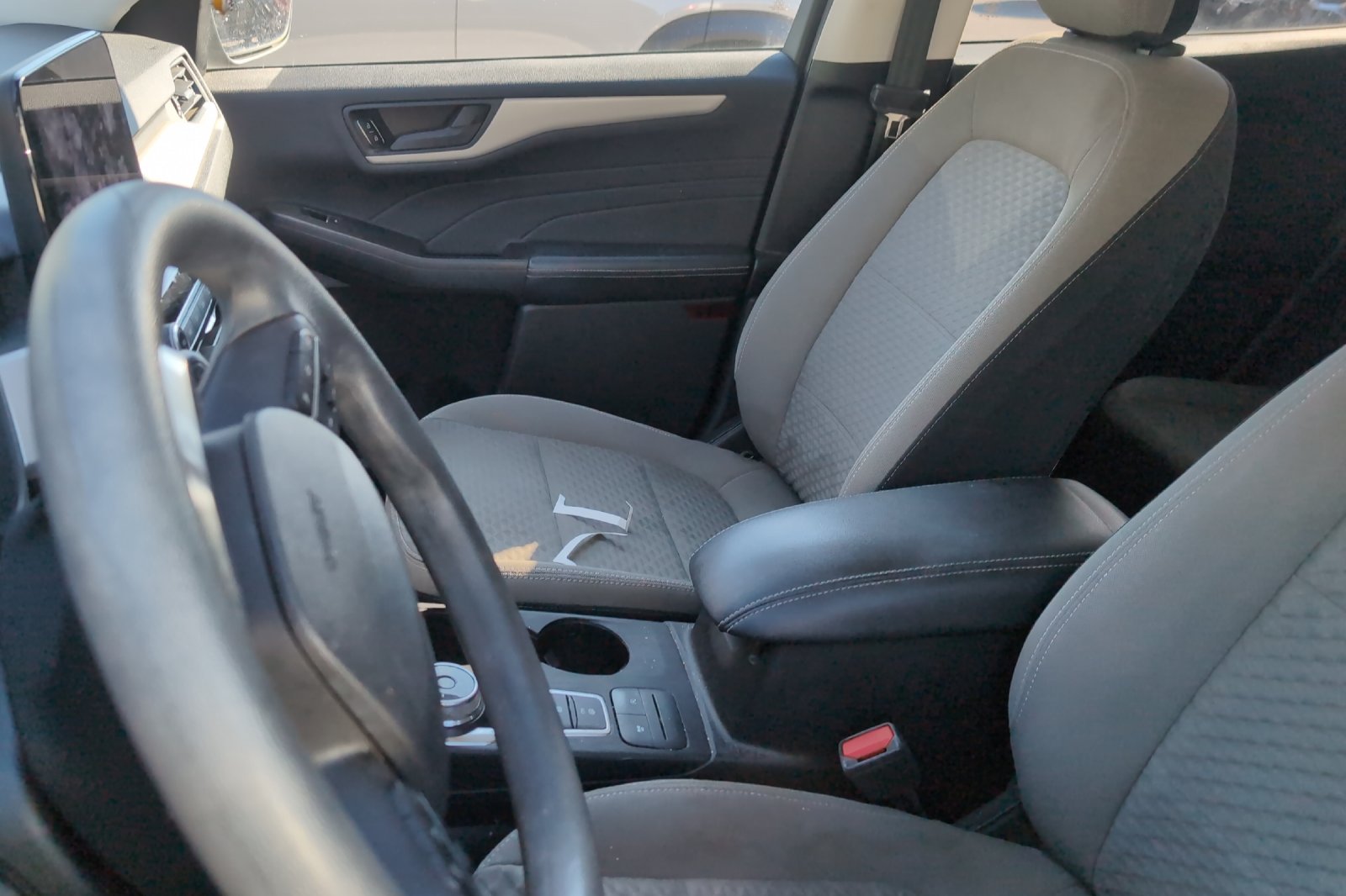 Used 2022 Black Ford SE image 13