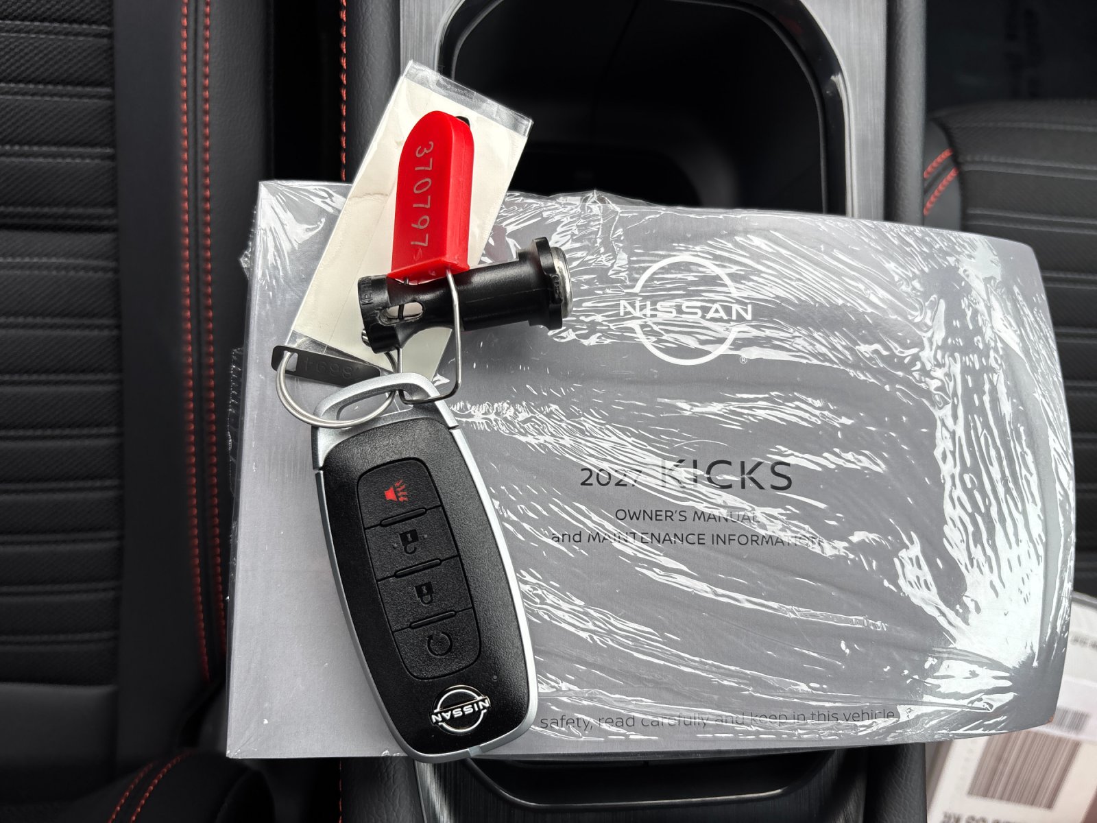New 2027 Aspen White TriCoat / Super Black Two-tone Nissan Rock Creek® image 9