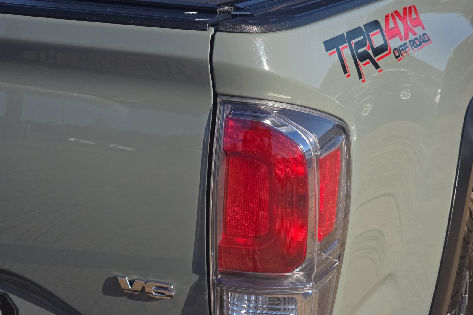 Used 2022 White Toyota TRD Off-Road image 22