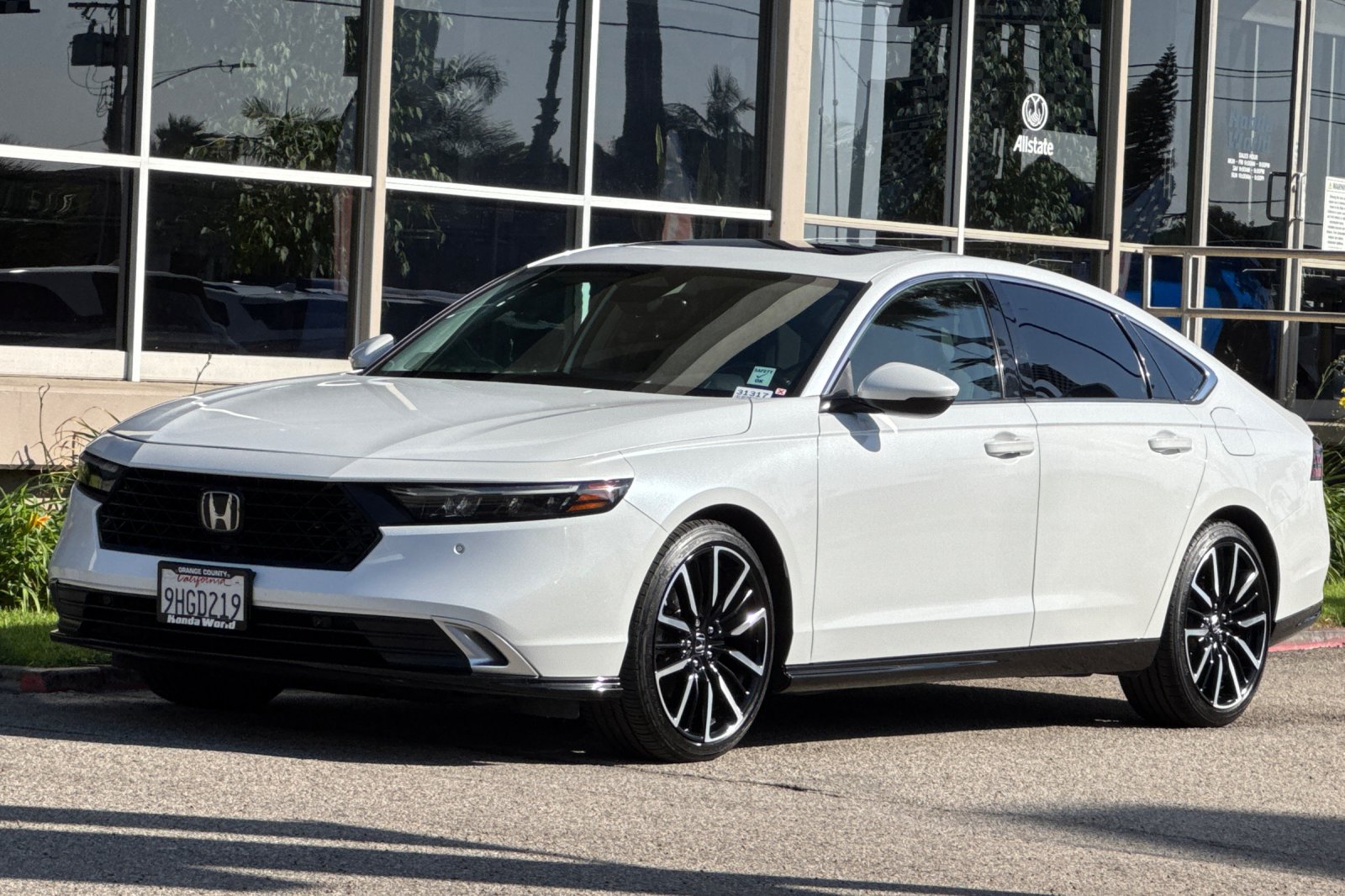 Certified Used 2023 Platinum White Pearl Honda Touring image 8