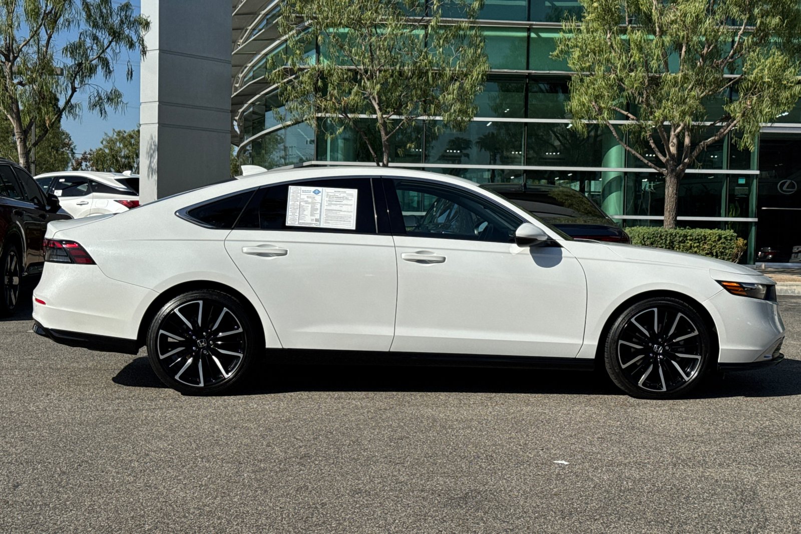 Certified Used 2023 Platinum White Pearl Honda Touring image 3