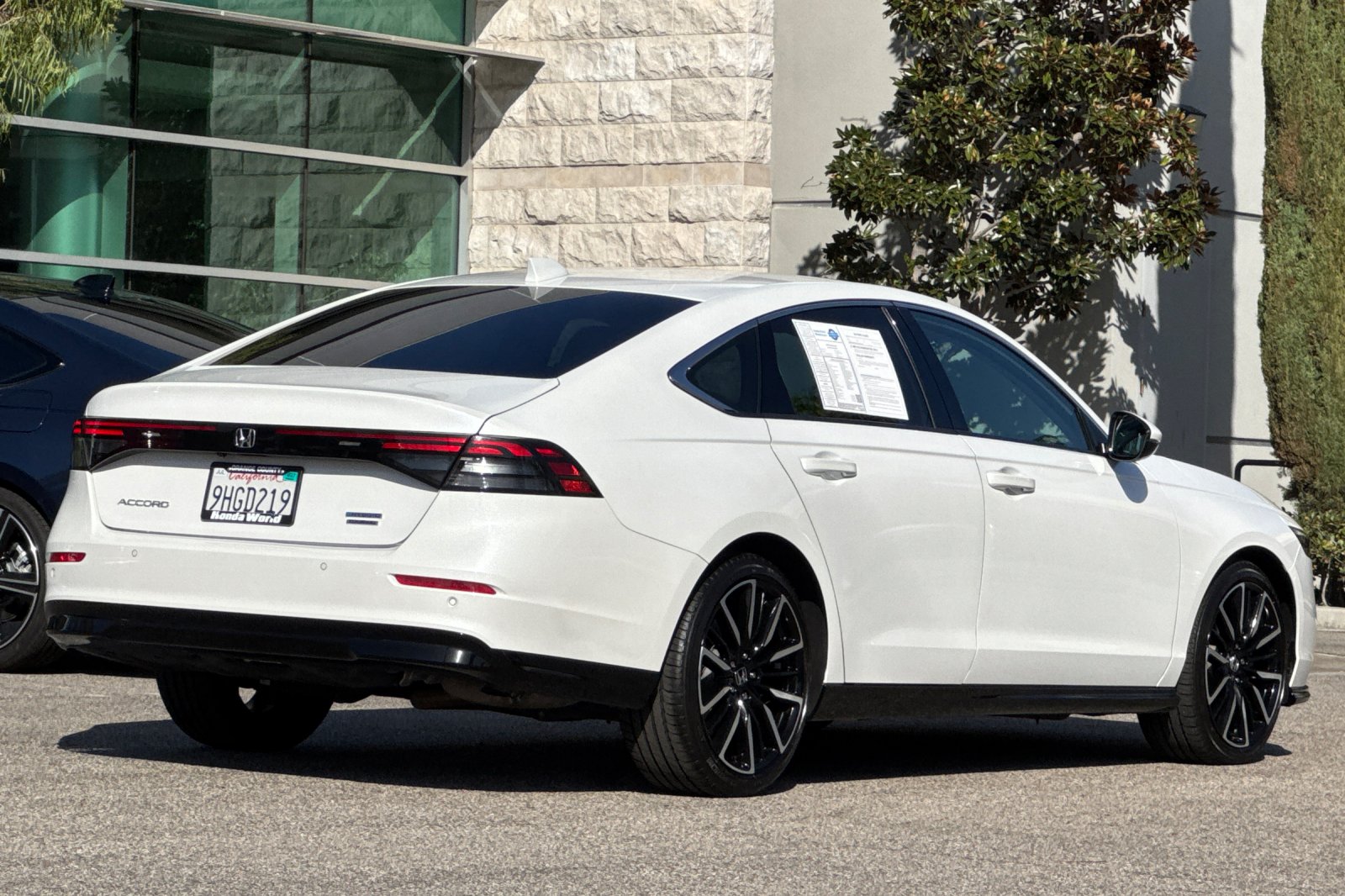 Certified Used 2023 Platinum White Pearl Honda Touring image 4