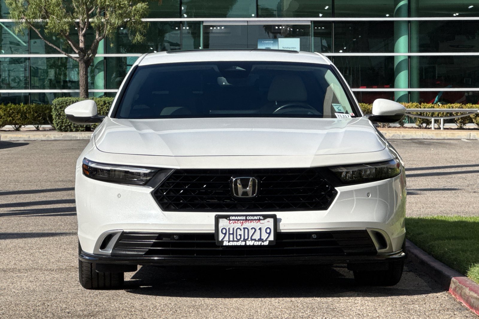 Certified Used 2023 Platinum White Pearl Honda Touring image 9