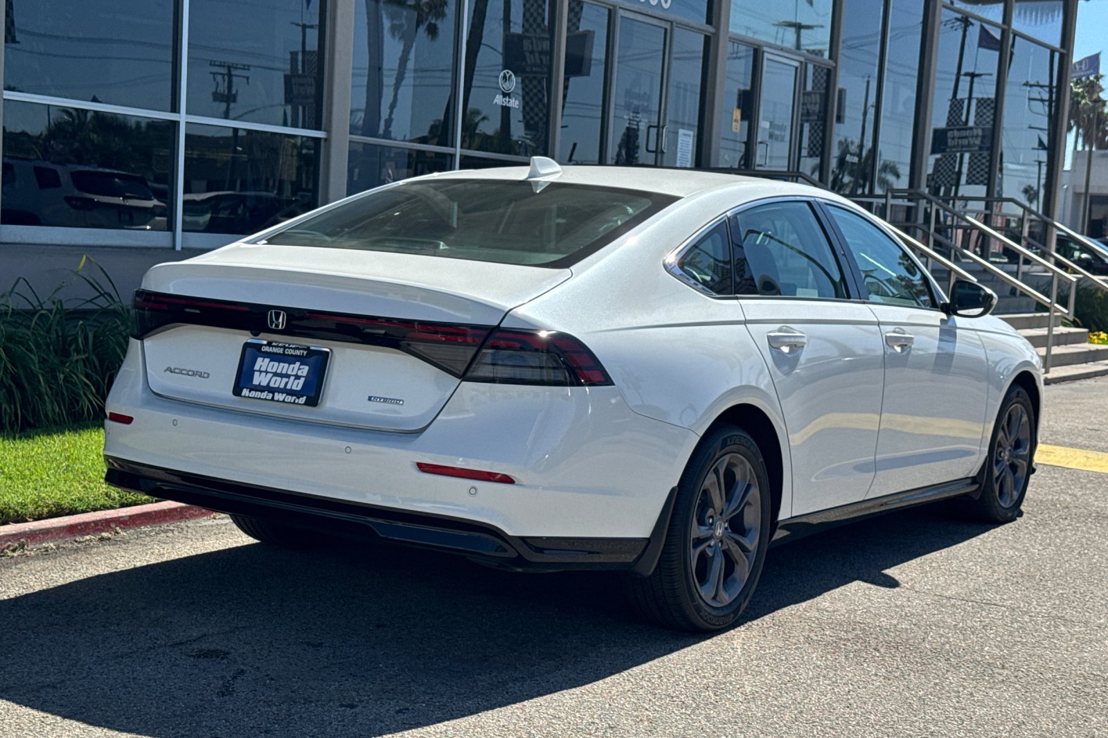 Certified Used 2024 Platinum White Pearl Honda EX-L image 5
