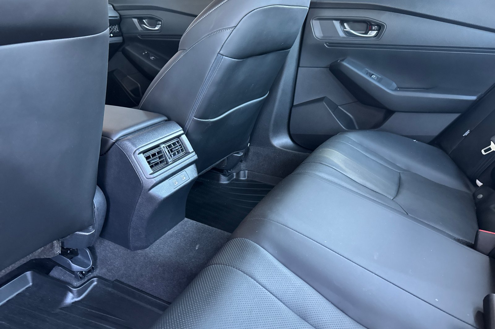 Certified Used 2024 Platinum White Pearl Honda EX-L image 8