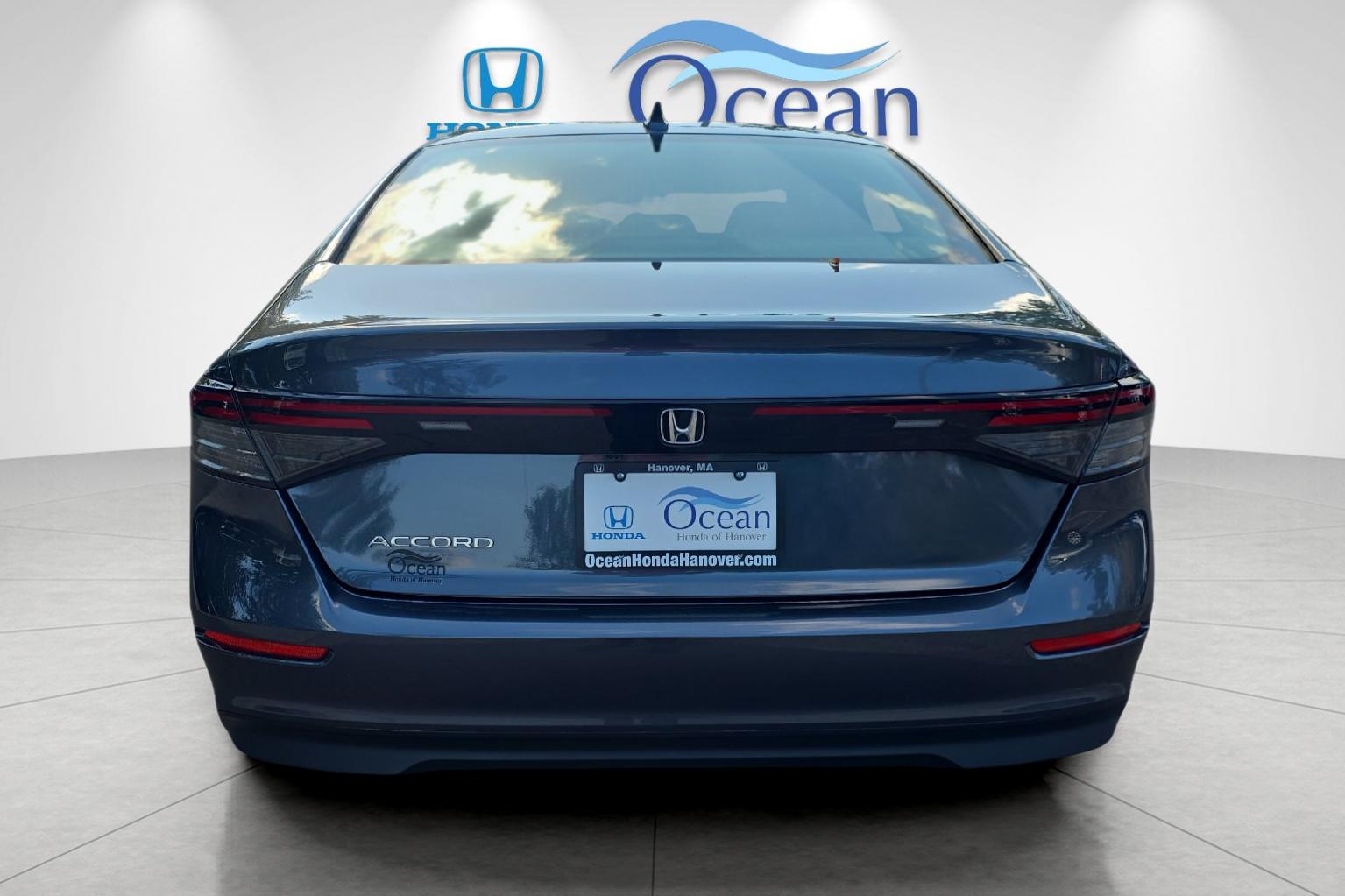 Used 2024 Meteorite Gray Metallic Honda EX image 4