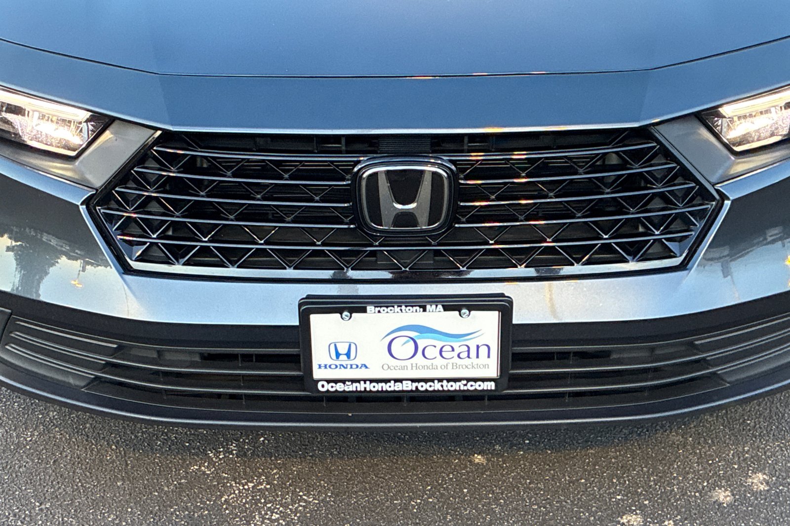 Used 2025 Meteorite Gray Metallic Honda LX image 40