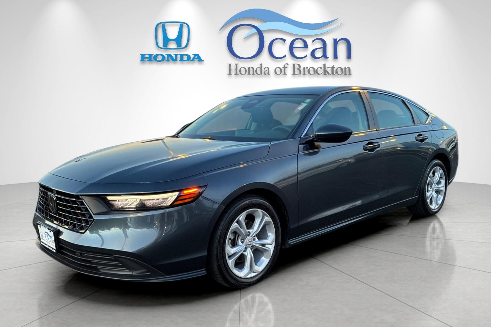 Used 2025 Meteorite Gray Metallic Honda LX image 7