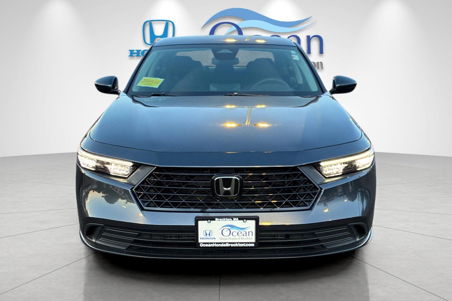 Used 2025 Meteorite Gray Metallic Honda LX image 8