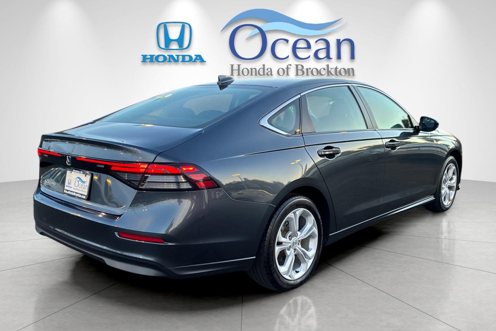 Used 2025 Meteorite Gray Metallic Honda LX image 3