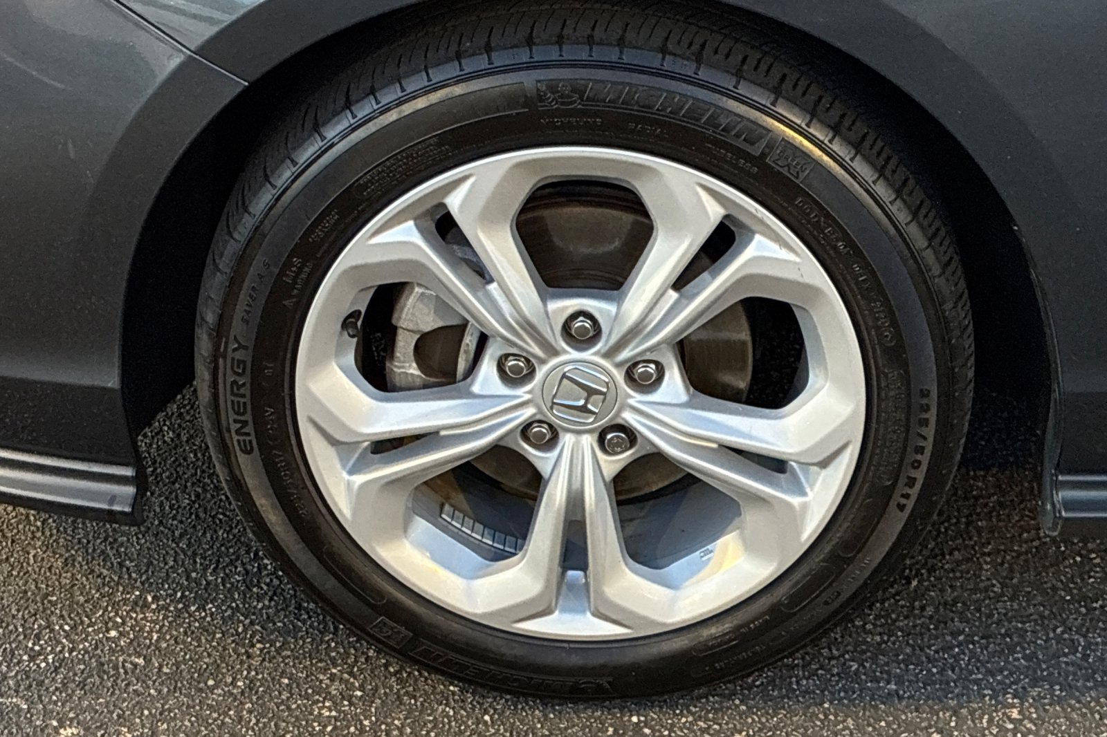Used 2025 Meteorite Gray Metallic Honda LX image 37